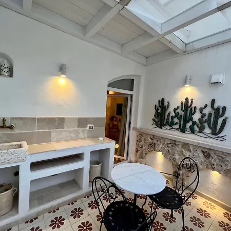 Vittorio Emanuele Charming مونوبولي