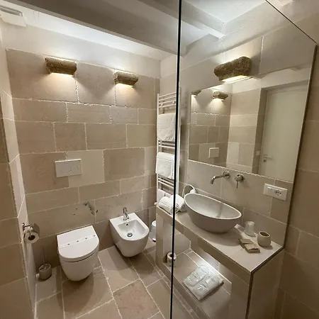 Vittorio Emanuele Charming مونوبولي